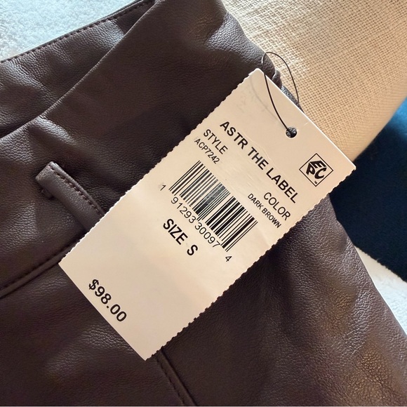 ASTR The Label Wilma Dark Brown Faux Leather Pleated High Rise Shorts Small NWT - Picture 6 of 8